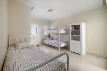 https://cdn.resales-online.com/public/98eevfg45e/properties/93dd0dbeb73811eca97d0217bc231ef4/w1200/21-2c707e7c511429b4f8ec4ee5f221ddb6.jpg?v=1649668920