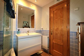 https://cdn.resales-online.com/public/swt24est18/properties/2d494151bfd511eca97d0217bc231ef4/w1200/23-79897b85162c6a486c7a4d1eb46924dd.jpg?v=1650450494