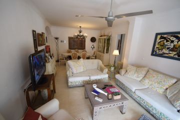 https://cdn.resales-online.com/public/anqqltgsqf/properties/2d9f64afbfb011eca97d0217bc231ef4/w1200/8-e64a9055bba3e77ac8aca3b893cdf826.jpg?v=1650359534