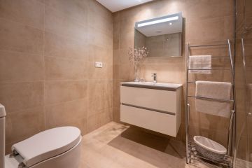https://cdn.resales-online.com/public/jnltv6klry/properties/0a12e626c70b11eca97d0217bc231ef4/w1200/20-d1f7658cbe4ba6cd8666fec30fba80ad.jpg?v=1651169008