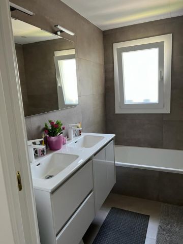 https://cdn.resales-online.com/public/sjfjhu3jtj/properties/e99efc09c7bf11eca97d0217bc231ef4/w1200/15-11d12f2f454f2f5e9b981fdd8b901d51.jpg?v=1651252628