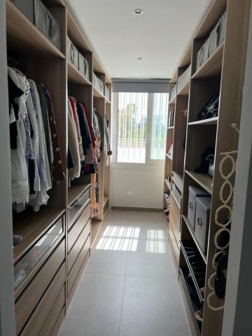 https://cdn.resales-online.com/public/sjfjhu3jtj/properties/e99efc09c7bf11eca97d0217bc231ef4/w1200/20-d1f7658cbe4ba6cd8666fec30fba80ad.jpg?v=1651252628