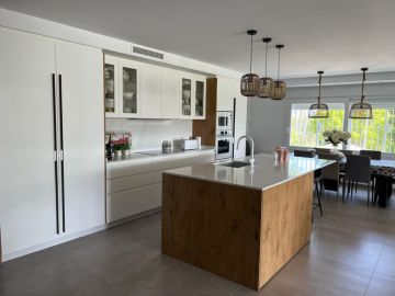 https://cdn.resales-online.com/public/sjfjhu3jtj/properties/e99efc09c7bf11eca97d0217bc231ef4/w1200/6-241328e1bcc9c0d8ce1222beb6c967a8.jpg?v=1651252628