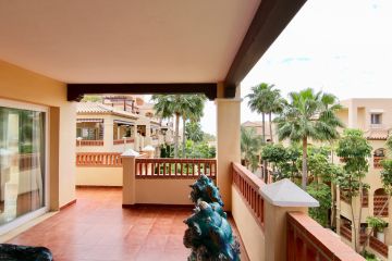 https://cdn.resales-online.com/public/qdjtjebe7p/properties/ef387750c6ad11eca97d0217bc231ef4/w1200/13-5fd73dea700db77384c091ca9818b1a9.jpg?v=1651643300