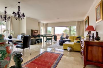 https://cdn.resales-online.com/public/qdjtjebe7p/properties/ef387750c6ad11eca97d0217bc231ef4/w1200/3-e898b2bb2a2fdfd06d2c39894dce8316.jpg?v=1651643300