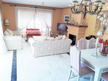https://cdn.resales-online.com/public/e2ugqf2s30/properties/d10dad0fcbaa11eca97d0217bc231ef4/w1200/12-53013098fcab6c38b1379cd33298e050.jpg?v=1651673553