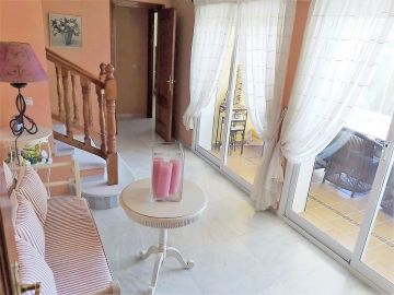 https://cdn.resales-online.com/public/e2ugqf2s30/properties/d10dad0fcbaa11eca97d0217bc231ef4/w1200/13-5fd73dea700db77384c091ca9818b1a9.jpg?v=1651673553