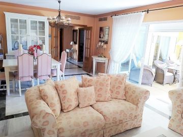 https://cdn.resales-online.com/public/e2ugqf2s30/properties/d10dad0fcbaa11eca97d0217bc231ef4/w1200/14-d70dc3102c00d7be0e872dfe1c1f86d7.jpg?v=1651673553