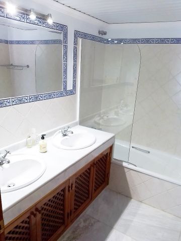 https://cdn.resales-online.com/public/e2ugqf2s30/properties/d10dad0fcbaa11eca97d0217bc231ef4/w1200/21-2c707e7c511429b4f8ec4ee5f221ddb6.jpg?v=1651673553
