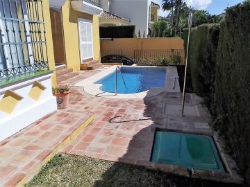 https://cdn.resales-online.com/public/e2ugqf2s30/properties/d10dad0fcbaa11eca97d0217bc231ef4/w1200/7-aa4cc561180b369757c0bb4af9886cd3.jpg?v=1651673553