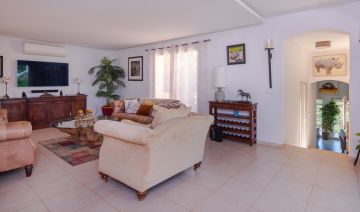 https://cdn.resales-online.com/public/jke8v5rm25/properties/e855839dc7b811eca97d0217bc231ef4/w1200/29-7c2f312881aea9bbe9ddaeb9640e2c9a.jpg?v=1651749246