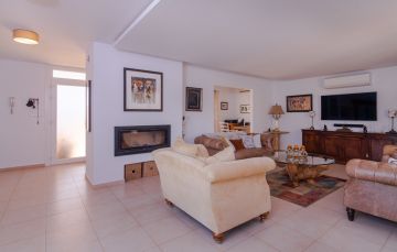https://cdn.resales-online.com/public/jke8v5rm25/properties/e855839dc7b811eca97d0217bc231ef4/w1200/10-bb915d1cb19341576dcdc994b81ab9c5.jpg?v=1651749246
