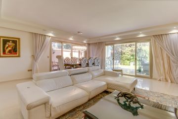 https://cdn.resales-online.com/public/v8b00unuc7/properties/ca586169c85111eca97d0217bc231ef4/w1200/3-e898b2bb2a2fdfd06d2c39894dce8316.jpg?v=1652119989