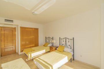 https://cdn.resales-online.com/public/vvmdwbkuht/properties/ecfdec78d08111eca97d0217bc231ef4/w1200/15-11d12f2f454f2f5e9b981fdd8b901d51.jpg?v=1652287493