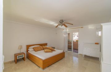 https://cdn.resales-online.com/public/vvmdwbkuht/properties/ecfdec78d08111eca97d0217bc231ef4/w1200/16-ec67b526875bf0124b6ce4328a754439.jpg?v=1652287493