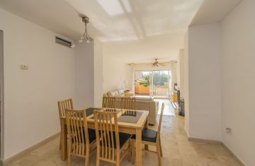 https://cdn.resales-online.com/public/vvmdwbkuht/properties/ecfdec78d08111eca97d0217bc231ef4/w1200/21-2c707e7c511429b4f8ec4ee5f221ddb6.jpg?v=1652287493