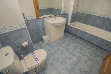 https://cdn.resales-online.com/public/vvmdwbkuht/properties/ecfdec78d08111eca97d0217bc231ef4/w1200/23-79897b85162c6a486c7a4d1eb46924dd.jpg?v=1652287493