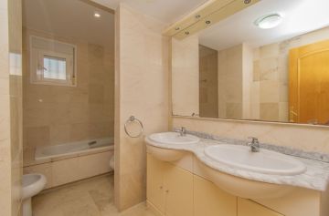 https://cdn.resales-online.com/public/vvmdwbkuht/properties/ecfdec78d08111eca97d0217bc231ef4/w1200/25-45e7a00e8ada30030040e20a35fbccfd.jpg?v=1652287493