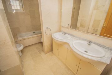 https://cdn.resales-online.com/public/vvmdwbkuht/properties/ecfdec78d08111eca97d0217bc231ef4/w1200/32-e7f90ea5feef5e01d64d74d6b6d8a834.jpg?v=1652287493
