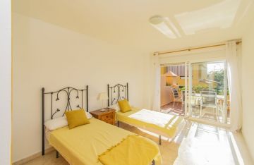 https://cdn.resales-online.com/public/vvmdwbkuht/properties/ecfdec78d08111eca97d0217bc231ef4/w1200/8-e64a9055bba3e77ac8aca3b893cdf826.jpg?v=1652287493