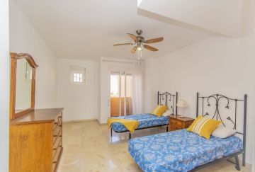 https://cdn.resales-online.com/public/vvmdwbkuht/properties/ecfdec78d08111eca97d0217bc231ef4/w1200/9-467d0cee5b725f3ef65f102a0c2e69c0.jpg?v=1652287493
