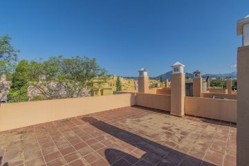 https://cdn.resales-online.com/public/vvmdwbkuht/properties/ecfdec78d08111eca97d0217bc231ef4/w1200/10-bb915d1cb19341576dcdc994b81ab9c5.jpg?v=1652287493