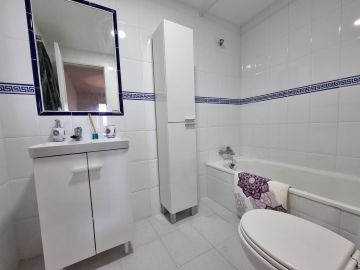 https://cdn.resales-online.com/public/q8sjeevech/properties/5f511b4dcf9511eca97d0217bc231ef4/w1200/12-53013098fcab6c38b1379cd33298e050.jpg?v=1652276566