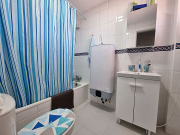https://cdn.resales-online.com/public/q8sjeevech/properties/5f511b4dcf9511eca97d0217bc231ef4/w1200/14-d70dc3102c00d7be0e872dfe1c1f86d7.jpg?v=1652276566