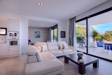 https://cdn.resales-online.com/public/0741nl4ih1/properties/6b472109c18b11eca97d0217bc231ef4/w1200/15-11d12f2f454f2f5e9b981fdd8b901d51.jpg?v=1652185036