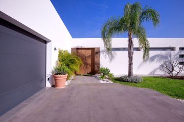 https://cdn.resales-online.com/public/0741nl4ih1/properties/6b472109c18b11eca97d0217bc231ef4/w1200/3-e898b2bb2a2fdfd06d2c39894dce8316.jpg?v=1652185036