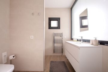 https://cdn.resales-online.com/public/0741nl4ih1/properties/6b472109c18b11eca97d0217bc231ef4/w1200/24-613bbc26f32d7013d348ef202dd30a43.jpg?v=1652185036