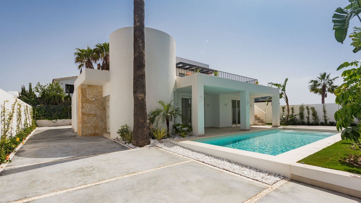 https://cdn.resales-online.com/public/j50iqa74vg/properties/4ef7d24acbbb11eca97d0217bc231ef4/w1200/1-7980e48d732b6fc85c14b43b94d2aa54.jpg?v=1652703031