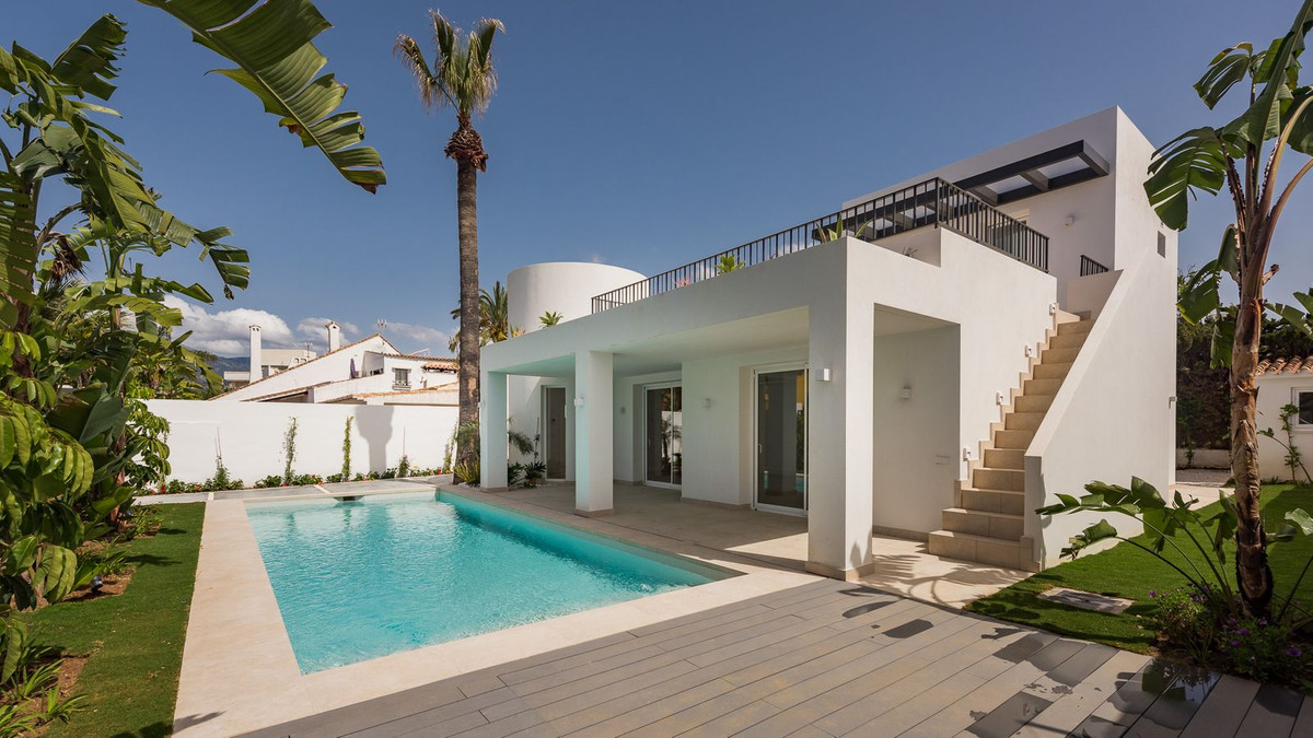 https://cdn.resales-online.com/public/j50iqa74vg/properties/4ef7d24acbbb11eca97d0217bc231ef4/w1200/2-5bd7b9d04b45e33852eaf0ec6670150d.jpg?v=1652703031