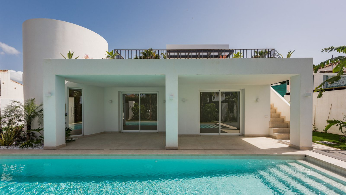 https://cdn.resales-online.com/public/j50iqa74vg/properties/4ef7d24acbbb11eca97d0217bc231ef4/w1200/17-dd5fcd4f0eb487dfa3803f7e20814c0e.jpg?v=1652703031