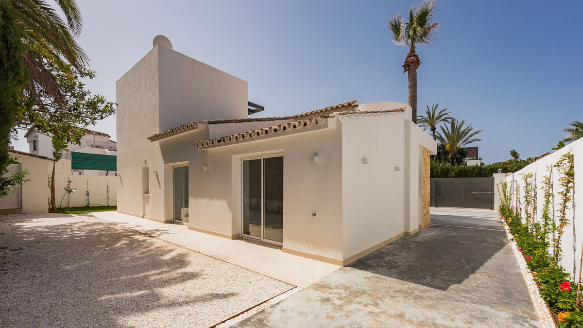 https://cdn.resales-online.com/public/j50iqa74vg/properties/4ef7d24acbbb11eca97d0217bc231ef4/w1200/18-cc72f169493c096e712837ff5d8b6e41.jpg?v=1652703031