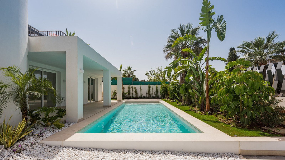 https://cdn.resales-online.com/public/j50iqa74vg/properties/4ef7d24acbbb11eca97d0217bc231ef4/w1200/3-e898b2bb2a2fdfd06d2c39894dce8316.jpg?v=1652703031