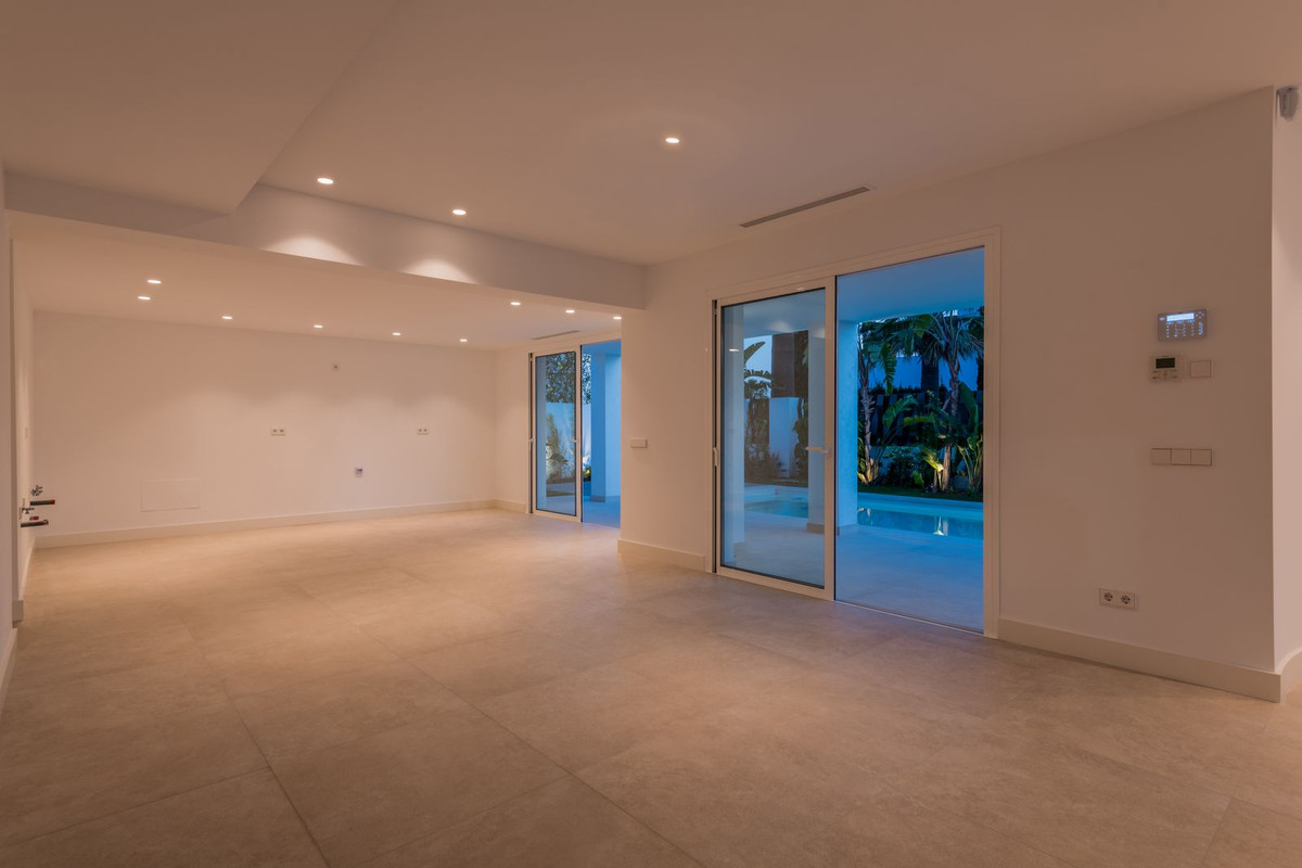 https://cdn.resales-online.com/public/j50iqa74vg/properties/4ef7d24acbbb11eca97d0217bc231ef4/w1200/25-45e7a00e8ada30030040e20a35fbccfd.jpg?v=1652703031