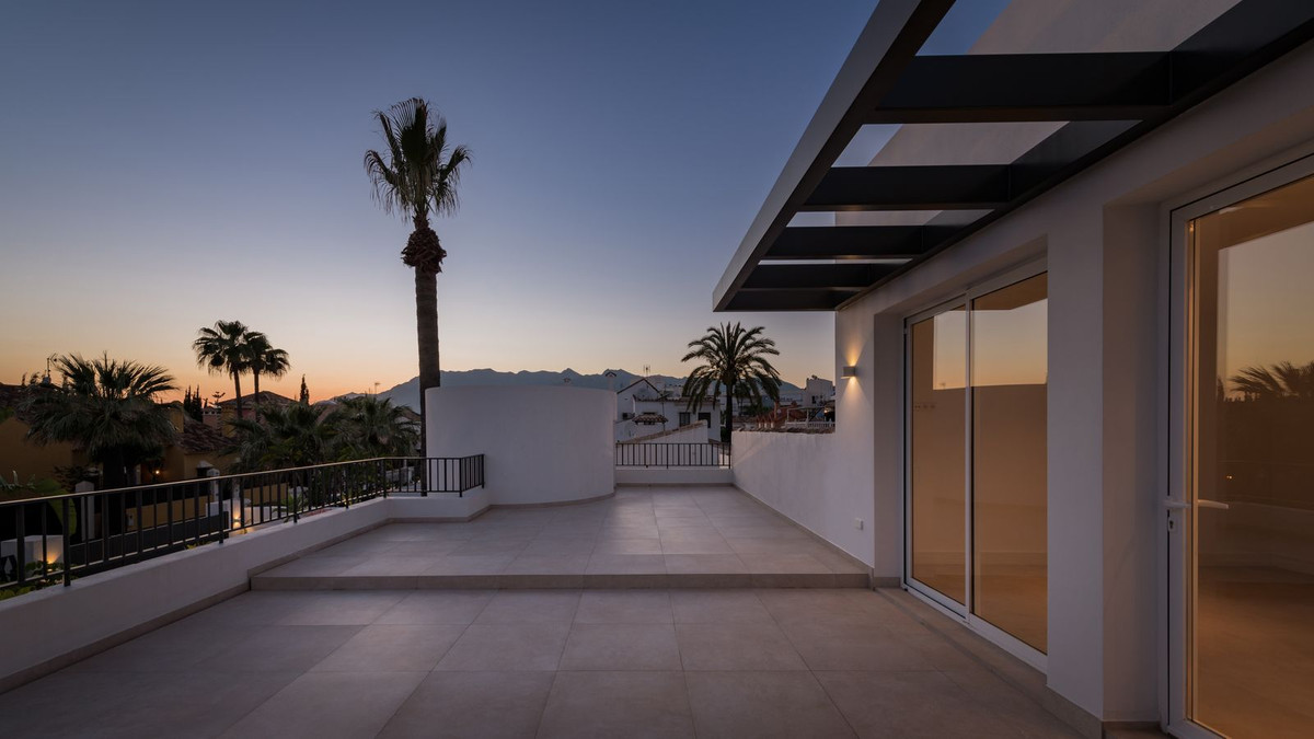 https://cdn.resales-online.com/public/j50iqa74vg/properties/4ef7d24acbbb11eca97d0217bc231ef4/w1200/27-f6e8bc237ba13ac4c268badec6354f3d.jpg?v=1652703031