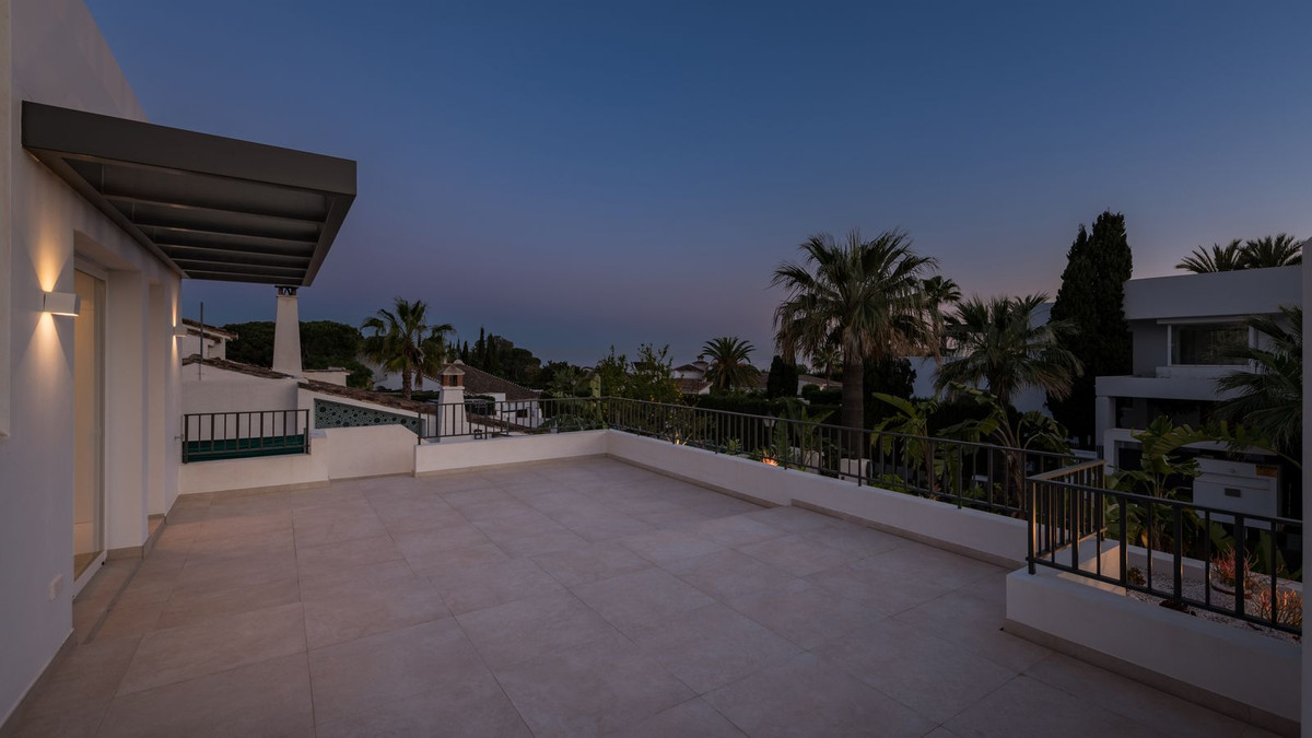 https://cdn.resales-online.com/public/j50iqa74vg/properties/4ef7d24acbbb11eca97d0217bc231ef4/w1200/28-ef19a2c59920e2e087cd278a51b6dbf8.jpg?v=1652703031