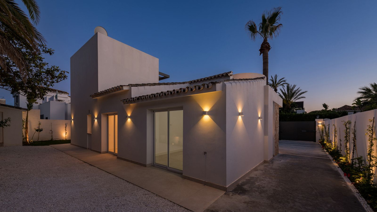 https://cdn.resales-online.com/public/j50iqa74vg/properties/4ef7d24acbbb11eca97d0217bc231ef4/w1200/30-5e8634ec9576c9ad4825a6dec5b5d375.jpg?v=1652703031