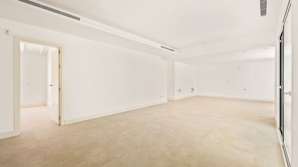 https://cdn.resales-online.com/public/j50iqa74vg/properties/4ef7d24acbbb11eca97d0217bc231ef4/w1200/4-c23c0f86247804fa50226aecd8b0b2c8.jpg?v=1652703031