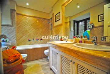 https://cdn.resales-online.com/public/cui4rrlvpu/properties/tuksryomvbpnoxl/w1200/13-5fd73dea700db77384c091ca9818b1a9.jpg?v=1617788952