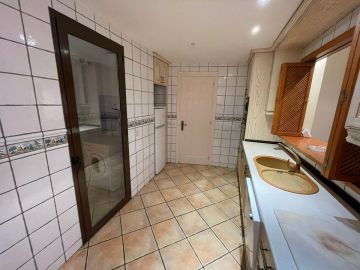 https://cdn.resales-online.com/public/ce35ic6qf2/properties/f0576334a67b11eca97d0217bc231ef4/w1200/13-5fd73dea700db77384c091ca9818b1a9.jpg?v=1647584778