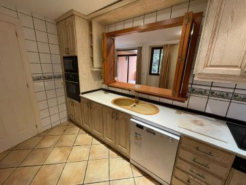 https://cdn.resales-online.com/public/ce35ic6qf2/properties/f0576334a67b11eca97d0217bc231ef4/w1200/3-e898b2bb2a2fdfd06d2c39894dce8316.jpg?v=1647584778