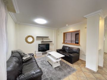 https://cdn.resales-online.com/public/ce35ic6qf2/properties/f0576334a67b11eca97d0217bc231ef4/w1200/22-bcf8e6250e0bab365f900a8ac31ac040.jpg?v=1665207773