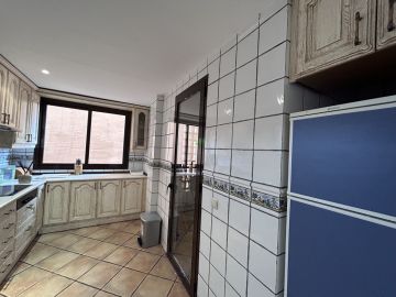 https://cdn.resales-online.com/public/ce35ic6qf2/properties/f0576334a67b11eca97d0217bc231ef4/w1200/25-45e7a00e8ada30030040e20a35fbccfd.jpg?v=1668839176