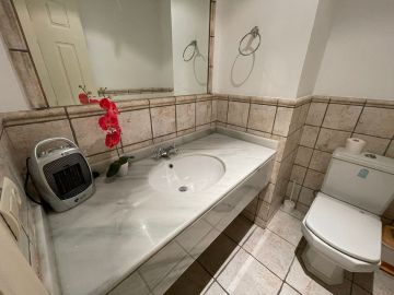 https://cdn.resales-online.com/public/ce35ic6qf2/properties/f0576334a67b11eca97d0217bc231ef4/w1200/7-aa4cc561180b369757c0bb4af9886cd3.jpg?v=1647584778