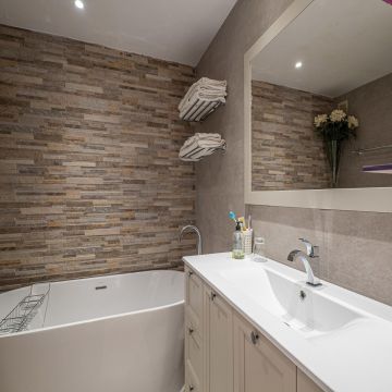 https://cdn.resales-online.com/public/7fm5ji531r/properties/f13644dad83011eca97d0217bc231ef4/w1200/16-ec67b526875bf0124b6ce4328a754439.jpg?v=1653055294
