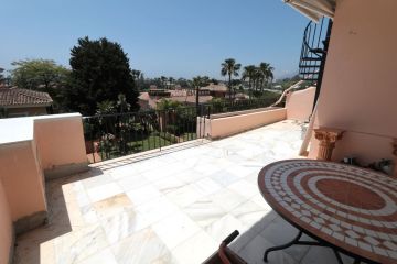 https://cdn.resales-online.com/public/swt24est18/properties/d9a9fb64d28311eca97d0217bc231ef4/w1200/13-5fd73dea700db77384c091ca9818b1a9.jpg?v=1653411157