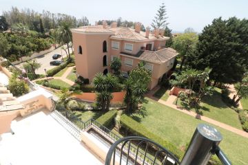 https://cdn.resales-online.com/public/swt24est18/properties/d9a9fb64d28311eca97d0217bc231ef4/w1200/15-11d12f2f454f2f5e9b981fdd8b901d51.jpg?v=1653411157